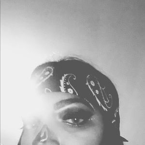 Meet your Posher, Tahira